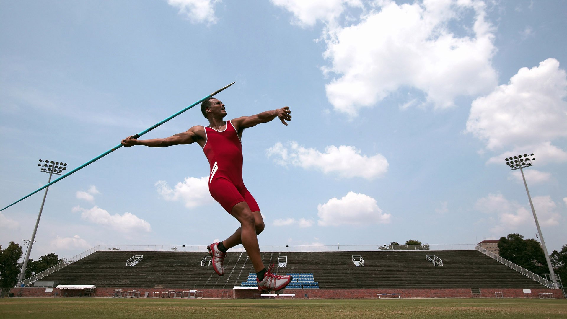 开云体育官网-_城市高空溜索赛：在钢铁城市中飞跃_，高空溜索需要什么条件